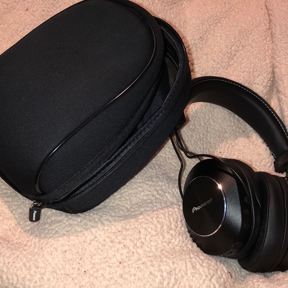 Pioneer Headphones Bluetooth - Picture 2 of 4